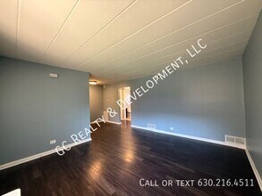 342 Wilson Ave in West Chicago, IL - Building Photo - Building Photo