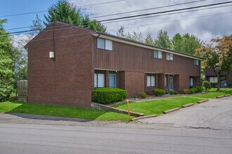 Briarwood Manor in Latrobe, PA - Building Photo - Building Photo