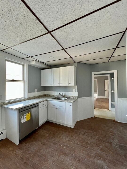 7 Beacon St in Attleboro, MA - Building Photo