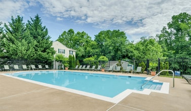 The Landings at Markhams Grant Apartments in Woodbridge, VA - Foto de edificio - Building Photo