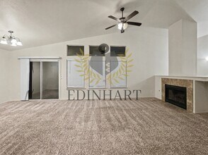 2282 E Decatur Ave in Fresno, CA - Foto de edificio - Building Photo