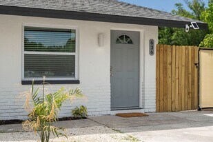 540 Lake Palms Dr in Largo, FL - Building Photo