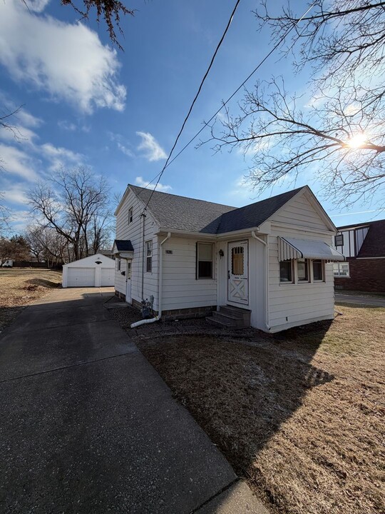 2413 17th St in Rock Island, IL - Building Photo