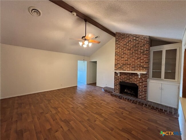 107 Yorkshire Ln in Victoria, TX - Building Photo - Building Photo