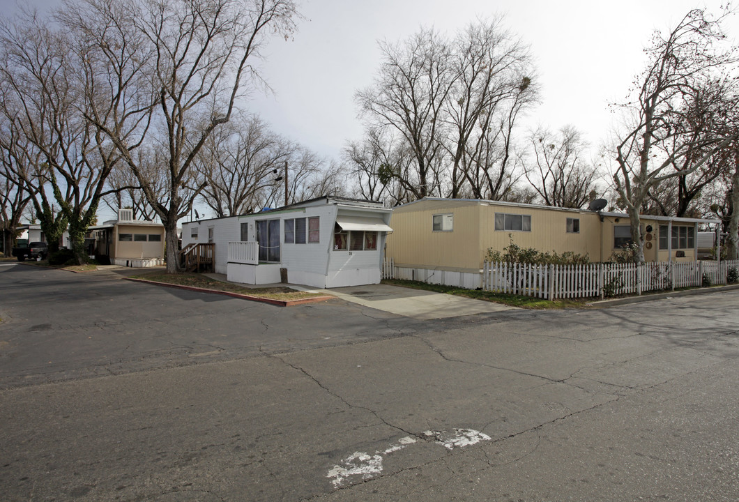 Town & Country Trailer Park in Sacramento, CA - Building Photo