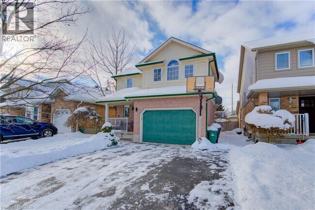 447 Brigantine Dr in Waterloo, ON - Building Photo - Building Photo