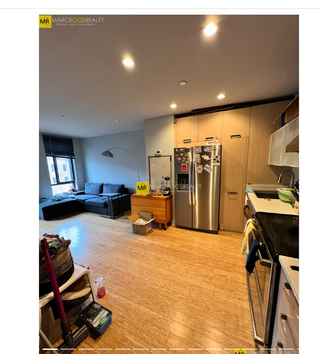 691 Massachusetts Ave, Unit 405 in Boston, MA - Foto de edificio - Building Photo