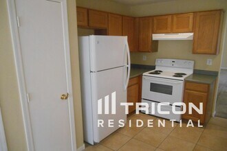 7368 W Flynn Ln in Glendale, AZ - Building Photo - Building Photo