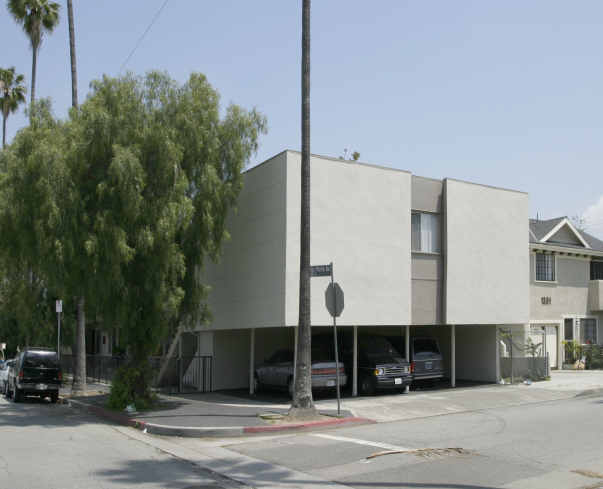 25126 Belle Porte Ave in Harbor City, CA - Foto de edificio - Building Photo