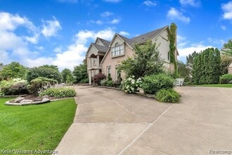 9049 Cobblestone Cir in Plymouth, MI - Building Photo - Building Photo