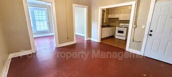 320 N Barcelona St in Pensacola, FL - Building Photo