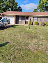 1015 Louise Ln in Wake Village, TX - Building Photo