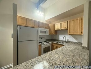 16 Westgate Dr in Woburn, MA - Building Photo - Building Photo