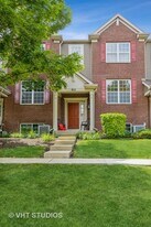 912 Neudearborn Ln in Naperville, IL - Building Photo