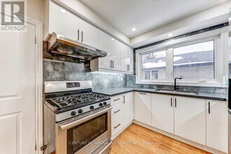 359 Rathburn Rd in Toronto, ON - Building Photo - Building Photo