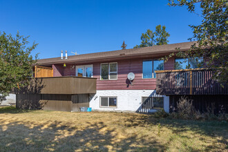 50 8 Av SE in High River, AB - Building Photo - Primary Photo