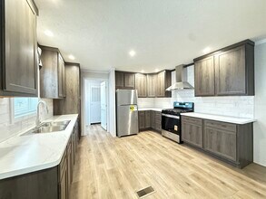 29652 Cambridge Ct in New Baltimore, MI - Building Photo - Building Photo