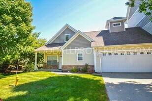 4307 154th St in Urbandale, IA - Building Photo