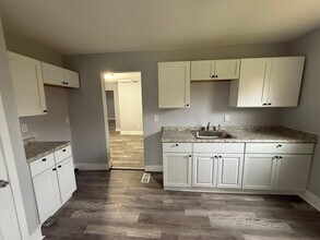 4671 E 144th St in Cleveland, OH - Building Photo - Building Photo