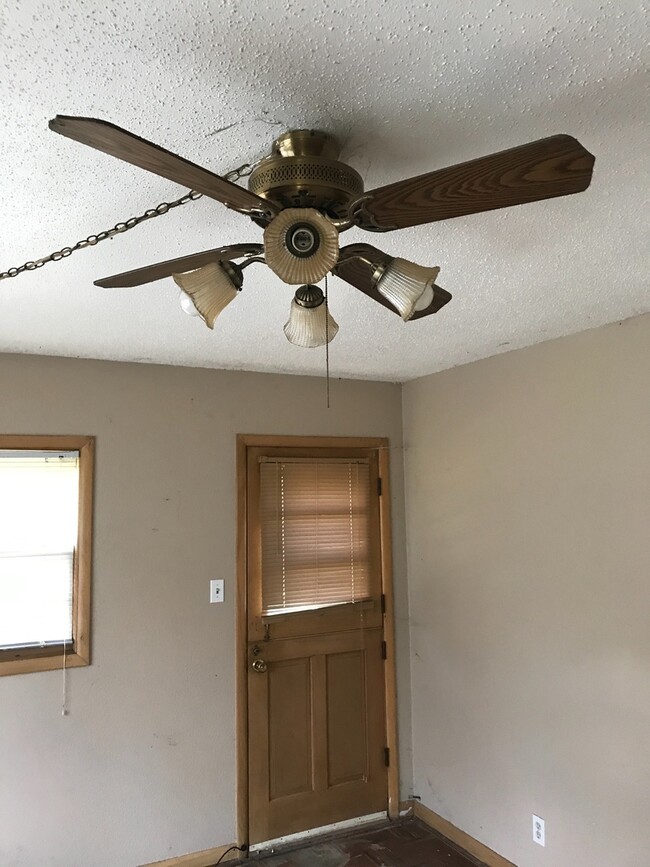 1002 Easton Ave in Waterloo, IA - Building Photo - Building Photo