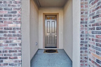5937 Lakestone Dr in Sacramento, CA - Building Photo - Building Photo