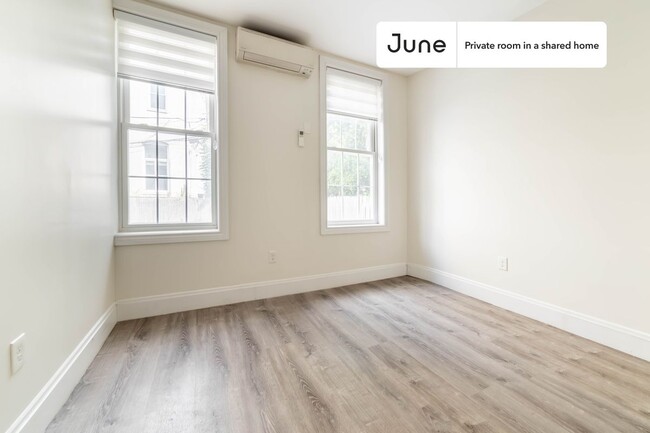 Private bedroom in 2 bed/1 bath Home in New York, NY - Building Photo - Building Photo