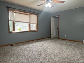 29543 Eiffel Ave in Warren, MI - Building Photo - Building Photo