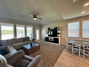 528 Sigourney Wy in Leander, TX - Building Photo - Building Photo