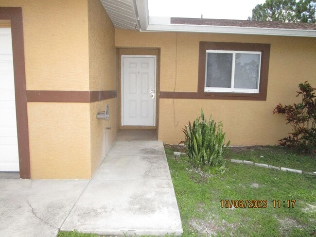 2237 Fairway Dr in Lehigh Acres, FL - Building Photo - Building Photo