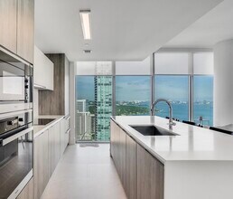 2900 NE 7th Ave, Unit 3702 in Miami, FL - Foto de edificio - Building Photo