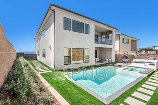 20601 Overlook Ct in Los Angeles, CA - Building Photo