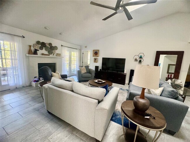 5417 Colonial Oaks Blvd in Sarasota, FL - Building Photo - Building Photo