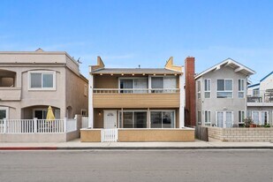 207 Orange St in Newport Beach, CA - Building Photo
