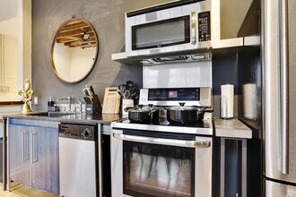 1029 Annunciation St in New Orleans, LA - Building Photo - Building Photo