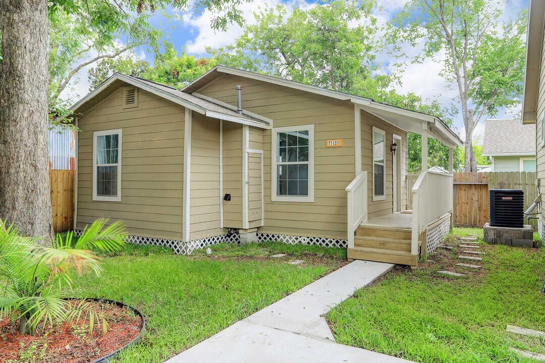 7112 1/2 Avenue L in Houston, TX - Building Photo