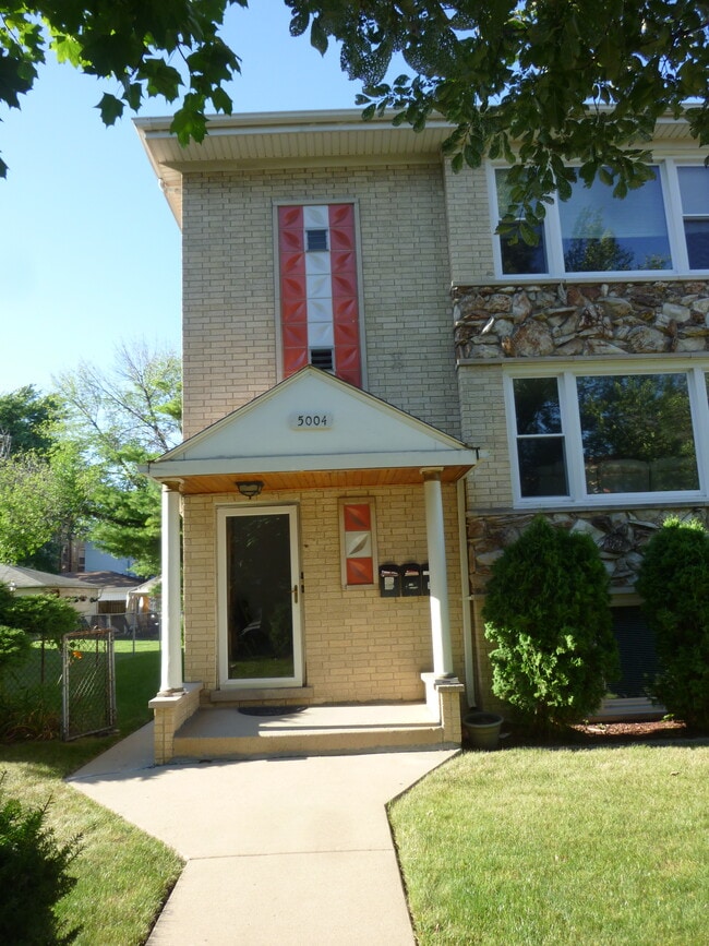 5004 W Montrose Ave, Unit 2