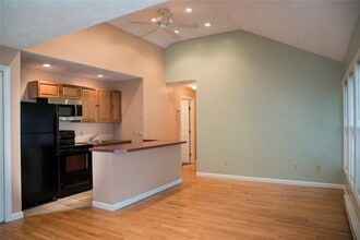 2840 Hartford Ave in Johnston, RI - Building Photo - Building Photo