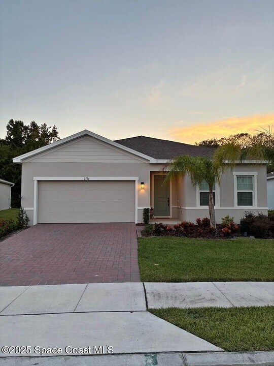 2724 Landing Dr in Titusville, FL - Building Photo