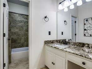 1405 Ridgemoor Ln in Richardson, TX - Foto de edificio - Building Photo