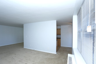 Parktowne Apartments in Highland Park, NJ - Building Photo - Interior Photo