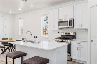 484 W Greenstone Pl in Saint George, UT - Building Photo - Building Photo