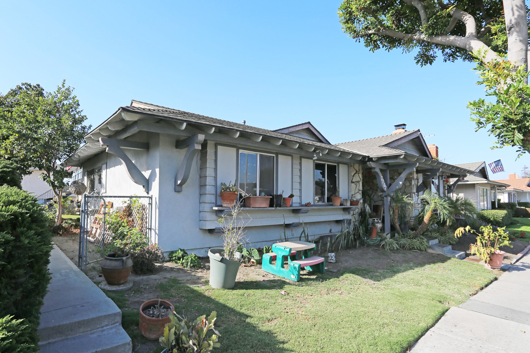 7202 Heil Ave in Huntington Beach, CA - Building Photo