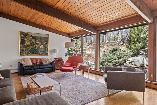 47 Florida Hill Rd in Ridgefield, CT - Building Photo - Building Photo