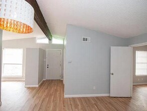 2000 Wheless Ln in Austin, TX - Building Photo - Building Photo