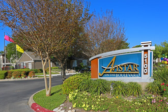 Avistar on the Blvd in San Antonio, TX - Foto de edificio - Building Photo