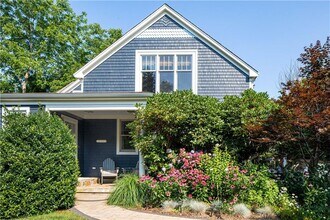 41 Indian Terrace in Middletown, RI - Building Photo - Building Photo