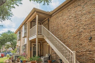 1311 Antoine Dr in Houston, TX - Foto de edificio - Building Photo