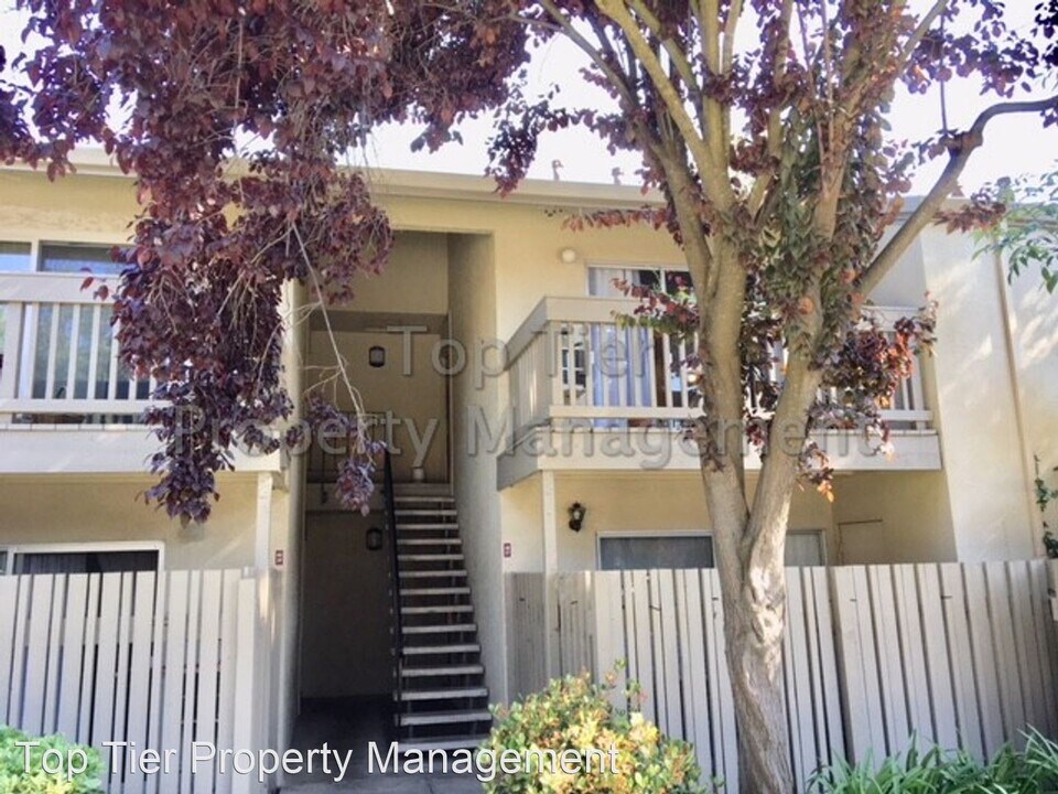 2560 Walnut Blvd Photo