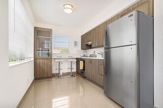 620 NE 2nd Ct in Hallandale Beach, FL - Building Photo - Building Photo