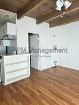 1909 Beachwood Dr in Los Angeles, CA - Building Photo